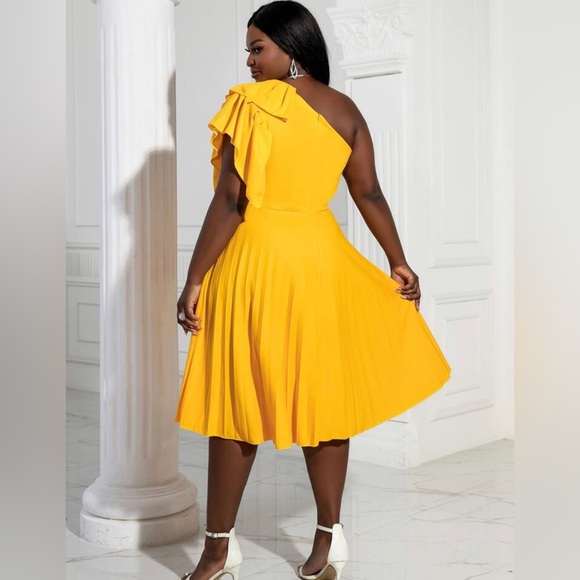 Retro One Shoulder Ruffle Trim Pleated Yellow Dress - Picture 3 of 8